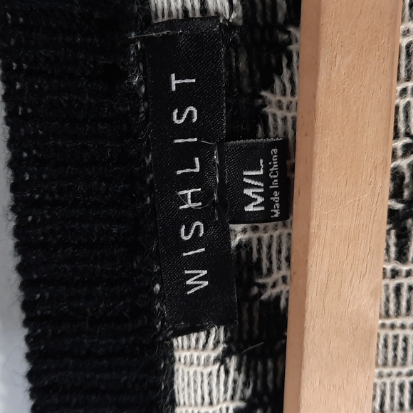 WISHLIST BLACK/ WHITE CHEVRIN SWEATER SZ XL - Picture 4 of 14